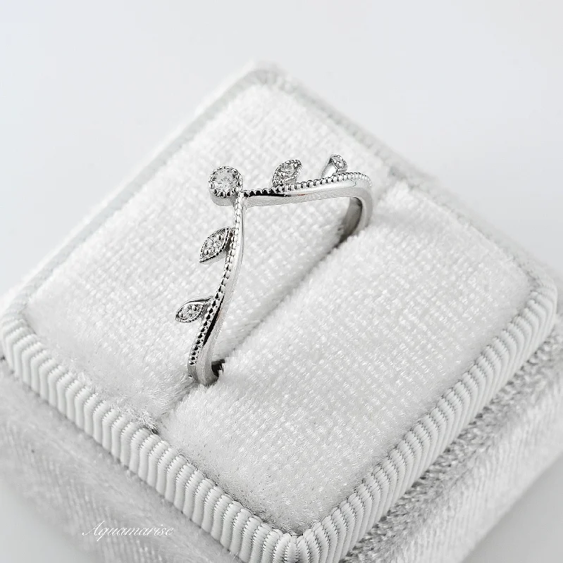 Gemma Curved Band- Sterling Silver