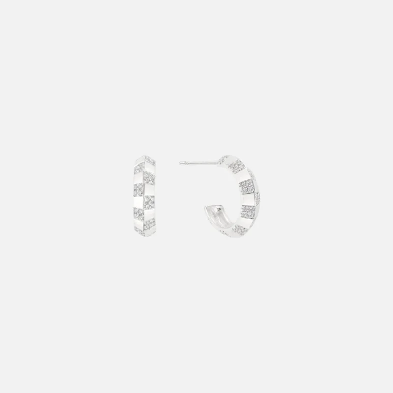 Pinstripe Strength Knife Edge Diamond Earring